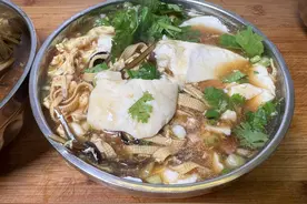 用内酯豆腐能做豆腐脑，自制料汁，豆腐脑嫩滑无豆腥味，汤浓料足图片