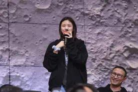汪曼熙：父亲汪峰梅开三度，两任继母视我为亲生，生母让我忧愁图片