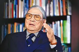 霍震霆任澳娱主席，董事会改组，梁安琪留任，霍家缘何走上前台？图片
