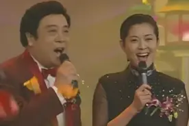 没人想到会发生这种事情，倪萍用4张白纸，曾经欺骗过数亿观众图片
