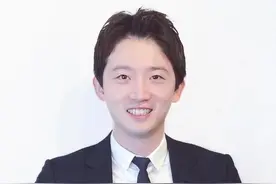 好利来二公子罗成，远比哥哥罗昊适合出镜！长得帅会滑雪还有腹肌图片