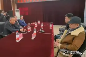 德云社和主流界首次会面气氛尴尬，郭德纲派出孔云龙、章九徕参加图片