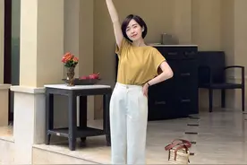 夏天穿什么裤子更合适？可以试试小白裤，百搭又有气质图片