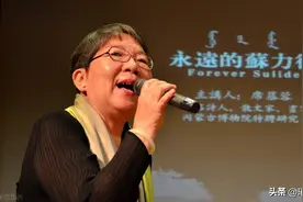 璀璨艺声工作室 今天推荐 获奖人：今天 诵读作品 '晓镜' 作者：席慕容图片