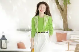 不要只会穿T恤了，“针织衫”能让你美得优雅高级，不信瞧瞧她们图片