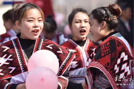 云南彝良 苗家婚礼迎新春 开启新生活图片