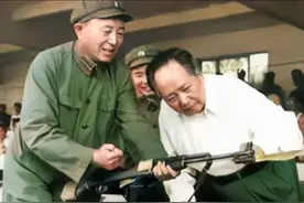 1949年毛泽东约见罗瑞卿，刚进门就问：听说你不愿到公安部工作？图片
