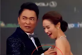 父女嘴对嘴接吻，当众抚摸袭胸，亲密无下限的明星父母有多离谱！图片