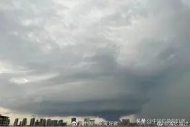 广州从化突遭龙卷风袭击，当地发出红色预警！分析：暴雨确定北上图片