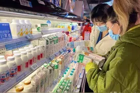 喝牛奶，“鲜奶、全脂奶、高钙奶”哪种更好？差别很大，搞懂再喝图片