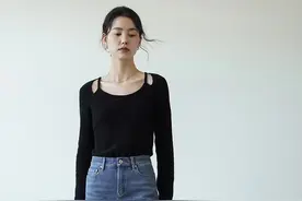 难怪卫衣不兴了！今年流行的“春衫”好绝，配牛仔裤、长裙好风情图片