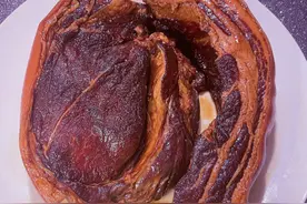 猪肉直接放酱油中泡2天，味道比腊肉香比卤肉入味，真是香惨了图片