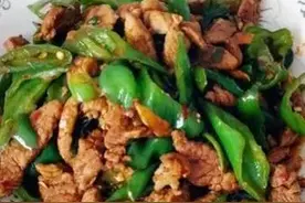 辣椒炒肉的家常做法，香辣可口，鲜香入味，一大盘都不够吃图片