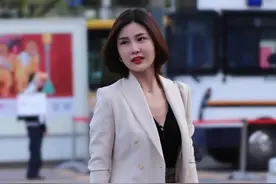 街拍：在三里屯真的看到美女了，这一次没白来！图片