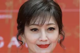 69岁赵雅芝对比68岁林青霞，自然老去和医美老去的差距一目了然图片