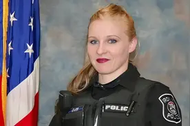 美国女警被迫接受领导侮辱，成多人的“玩物”，美貌成原罪图片