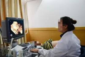 01年11岁女孩怀孕48岁大叔被抓，亲子鉴定不是他，为何还判5年？图片