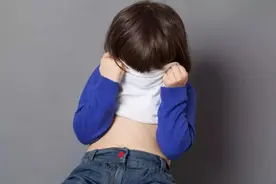孩子明明会自己上厕所，却还经常尿裤子，妈妈了解这几点很重要图片