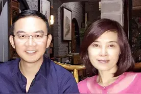 前央视主持人郎永淳，放弃大好前途只为救妻子，如今怎么样了？图片