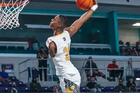 6岁截肢17岁单臂夺下扣篮冠军！伊曼纽尔可能成为NBA首位独臂球员图片