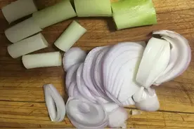 注意狗狗吃了哪些蔬菜活不过24小时！图片