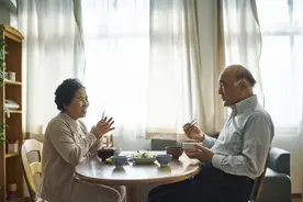 饭后站立半个钟科学吗？提醒：50岁后，保持4个好习惯，受益更多图片