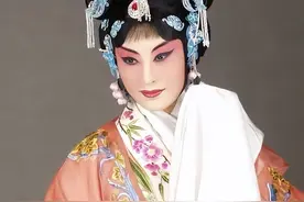 名角张火丁和琴师周佑君都是才女，但后来张火丁离开了国家京剧院图片