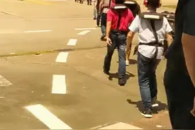 爸爸坐直升飞机上班，“小棉袄”竟然不认识爸爸图片