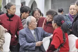 66岁独居大爷：晚年老伴和子女都不在，自己一个人过日子太爽了图片