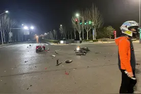 河南郑州，女骑士连人带车被汽车碾压过去，腰椎胸腔粉碎性骨折图片