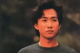 从某种意义上说，黄家驹，还活着，他依然还在台上唱歌图片
