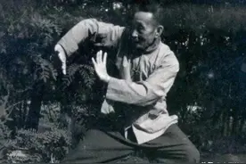 1941年，许世友与前清大内高手论功夫，揭开其20米内躲过子弹之谜图片