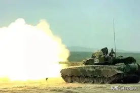 可怕的炮口风暴：大口径火炮齐射仿佛天崩地裂，五脏六腑要震碎了图片