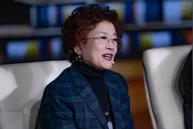 宋春丽：为拍戏终身不孕，与侄子母子相称，61岁领养女儿圆母亲梦图片