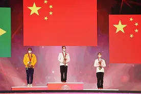 成功卫冕世锦赛高低杠金牌，韦筱圆：从未想放弃过体操，5年没有回过家图片