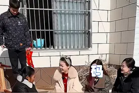 女子离婚回村，10多个小伙上门提亲，“比单身那时还抢手”图片
