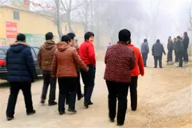 人穷莫走亲，富贵不还乡，老祖先说下的这句话，真的没错图片