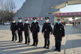 人潮中，洛阳警察的坐标图片