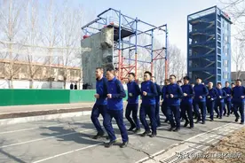 以身作则 率先垂范 绥化市消防救援支队主官开展下队锻炼活动图片