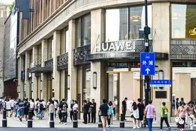 华为公布新运营商BG总裁/ 苏州超算中心起火/ 马斯克卖香水赚700万图片