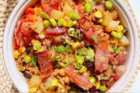 如果不想炒菜吃，推荐5款美味焖饭，简单易做又好吃，老少皆宜图片