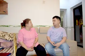 湖南一残疾夫妻的健康儿子被同学殴打致残，妈妈奔走近十年，只为找到…图片
