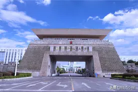 我国目前有44所军校，1所副战区级、6所正军级、30所副军级图片