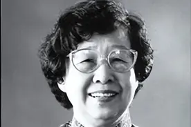 2000年台湾75岁女作家到南京航空烈士陵园，看到一个名字失声痛哭图片