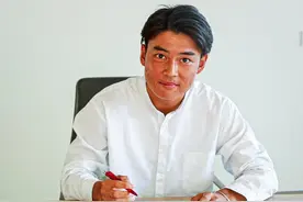 欧洲转会：拜仁官宣签下日本18岁新星，蓝军或8000万回购亚伯拉罕图片