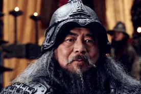 奸臣董卓：坏事做尽，临死前向“义子”求救，结果却死于其手图片