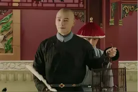 荒唐王爷弘昼：才能不输乾隆，装疯卖傻半辈子，保住后世子孙荣华图片