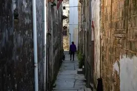 “大学毕业的你会娶一个小学文化的厂妹吗”“我娶了，苦不堪言”图片