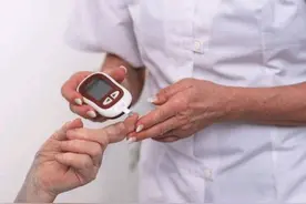 血糖高不高，看一看身体3个异常表现，如果也有，需警惕血糖超标图片