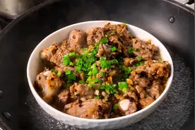 豉汁蒸排骨，怎样做肉质不柴，入味易脱骨，新手一看就马上学会图片